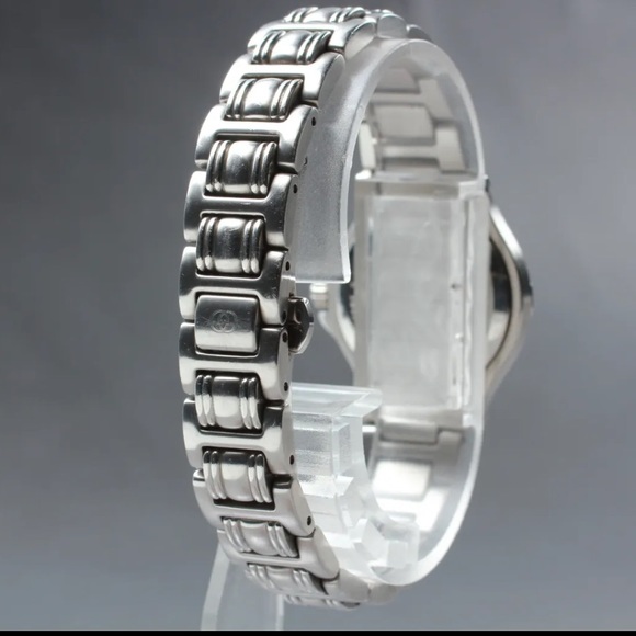 Gucci Italian Luxury Watch - Picture 4 of 11